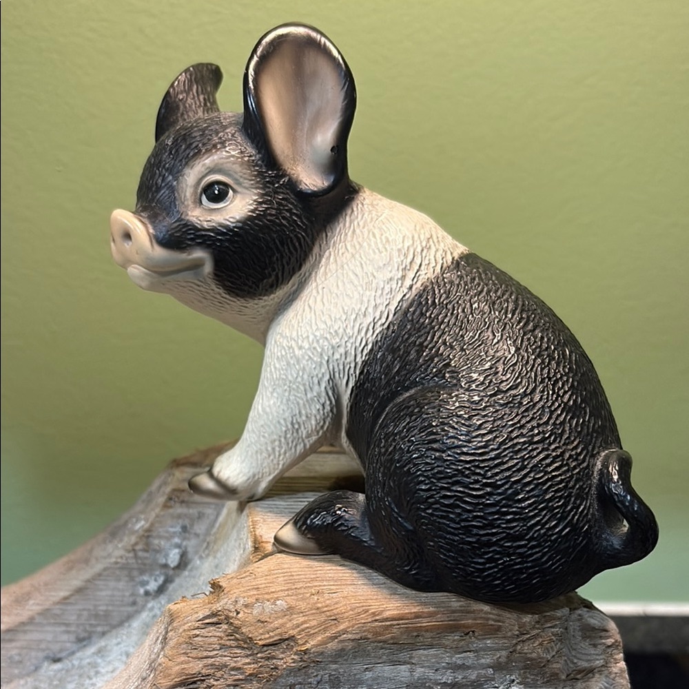 Black And White Pig Figurine 4” Harvey Knox Animal Kingdom House Of Global Art